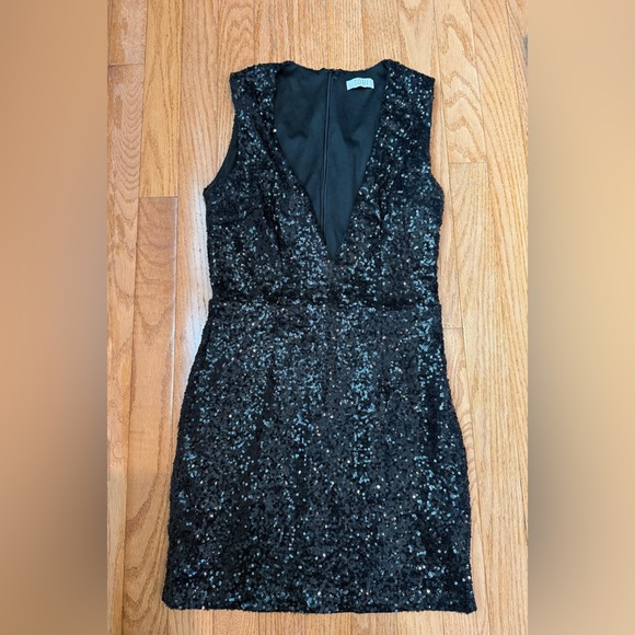 Tobi Black Sequin Dress fully lined with zipper on back - Picture 1 of 3